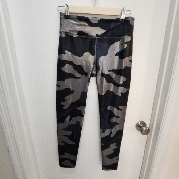 Noli faux leather camouflage wide band leggings sz M - Picture 11 of 15